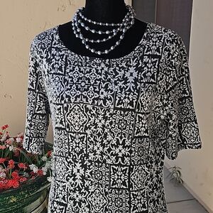 Lularoe Julia pullover black and white lightweight dress size medium